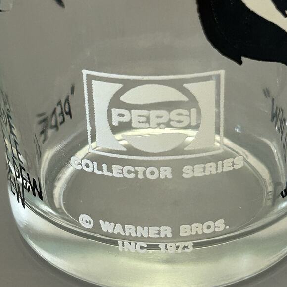 1973 Pepsi Collector’s Glasses Series Looney Tune Pepe Le Pew & Wile E Coyote #4 - Picture 7 of 8